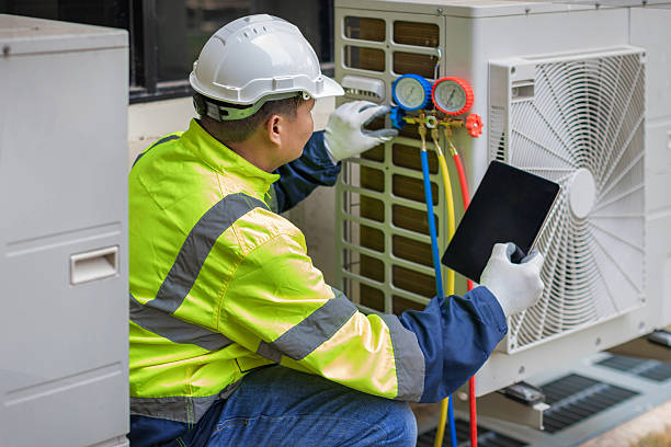 Professional Emergency Hvac Repair technician working in Elmwood Park, NJ